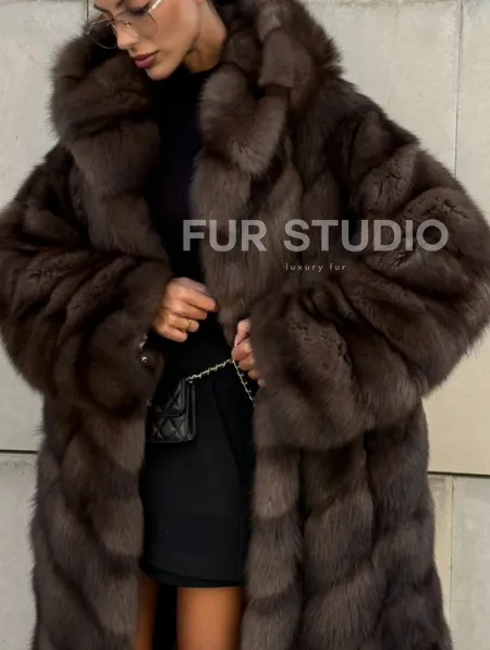 Удлиненная шуба из меха куницы с капюшоном - фото 4