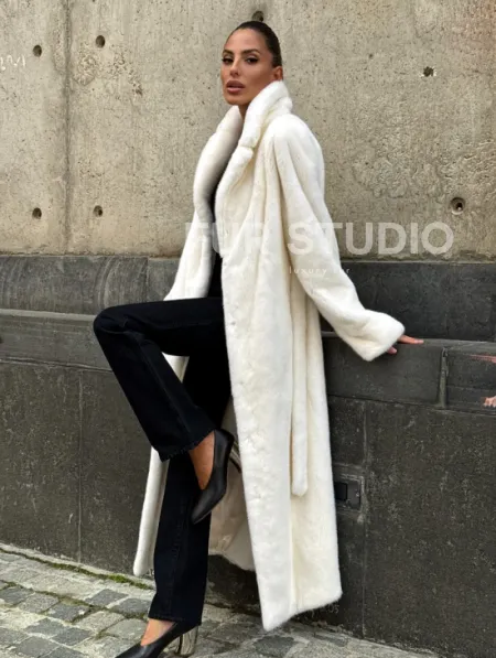 Длинная белая норковая шуба - фото 9