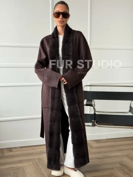 Длинное демисезонное пальто с мехом норки - фото 3