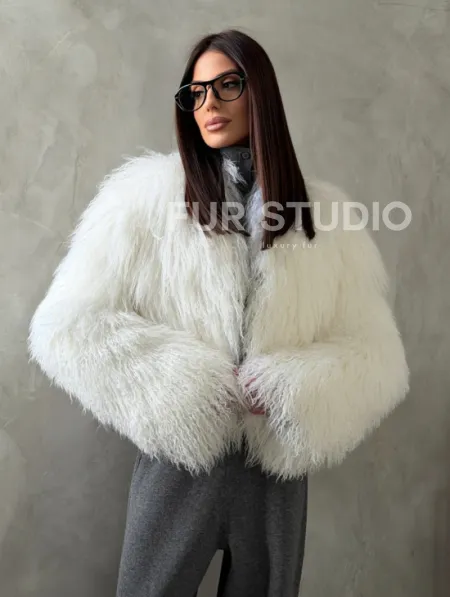 Белая кроп-шуба из меха ламы - фото 7