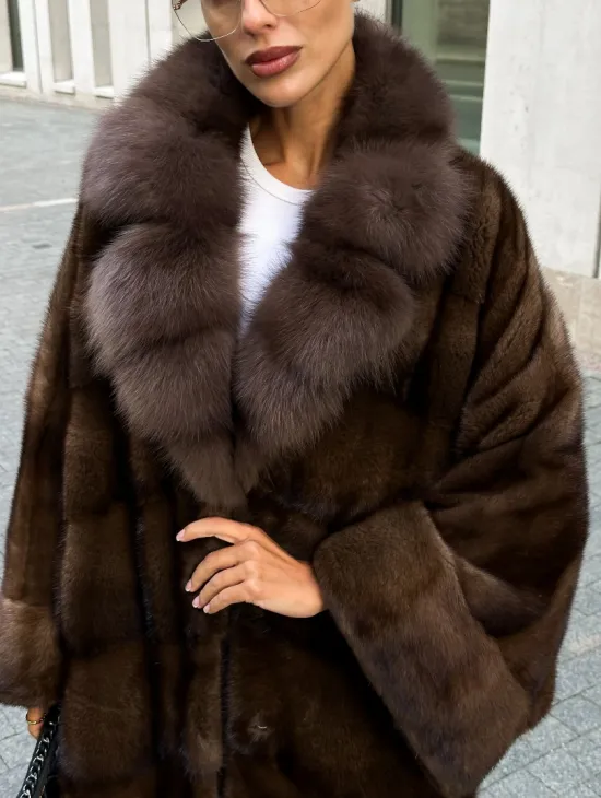 Шуба из меха норки с воротником из куницы - цвет соболь - фото 2