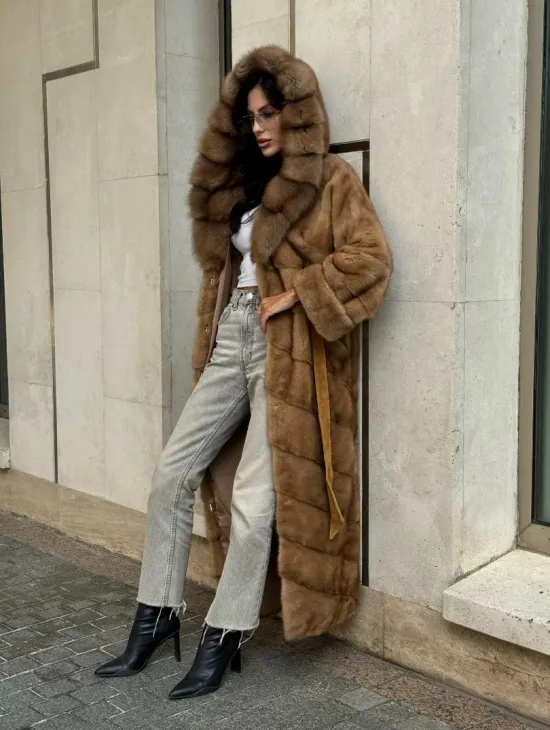 Норковая шуба с капюшоном из меха куницы - цвет карамель - фото 10