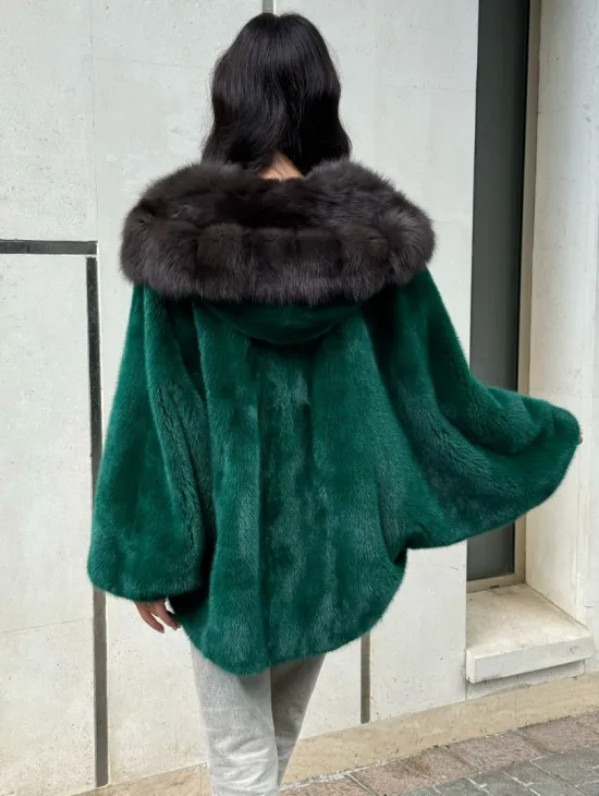 Шуба летучая мышь из норки с капюшоном из куницы - темный изумруд - фото 8