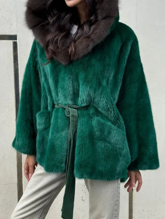 Шуба летучая мышь из норки с капюшоном из куницы - темный изумруд - фото 2