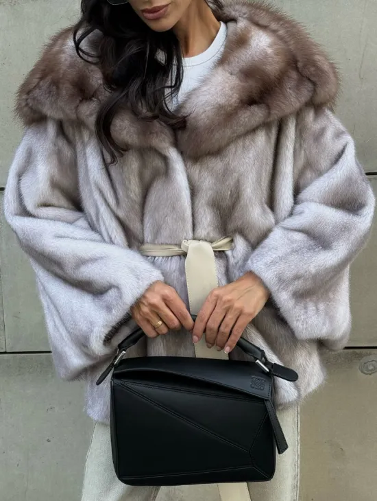 Шуба летучая мышь из меха норки с капюшоном куницы в технологии роспуск - фото 4