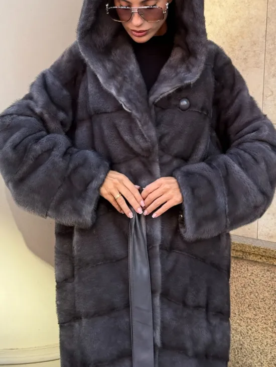 Шуба кимоно из импортной норки с капюшоном в цвете графит - фото 1