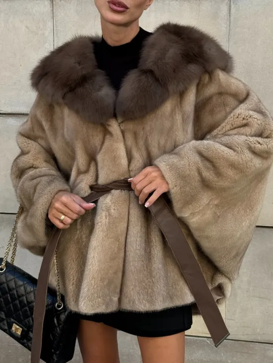 Шуба из аукционного меха норки NAFA MINK с капюшоном из куницы - фото 3