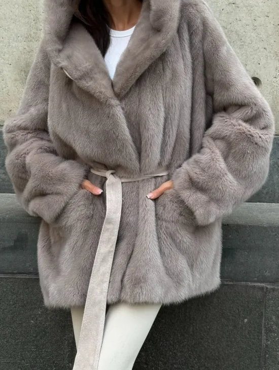 Шуба Oversize из меха цельной норки с капюшоном - фото 1