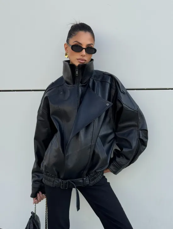 Женская кожаная куртка с двойным воротником, пышными рукавами реглан - фото 14