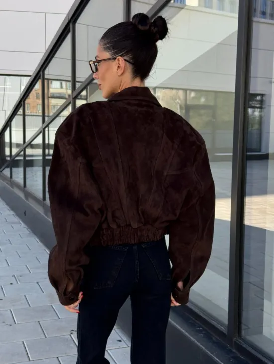 Женская короткая натуральная замшевая куртка - цвет коричневый - фото 5