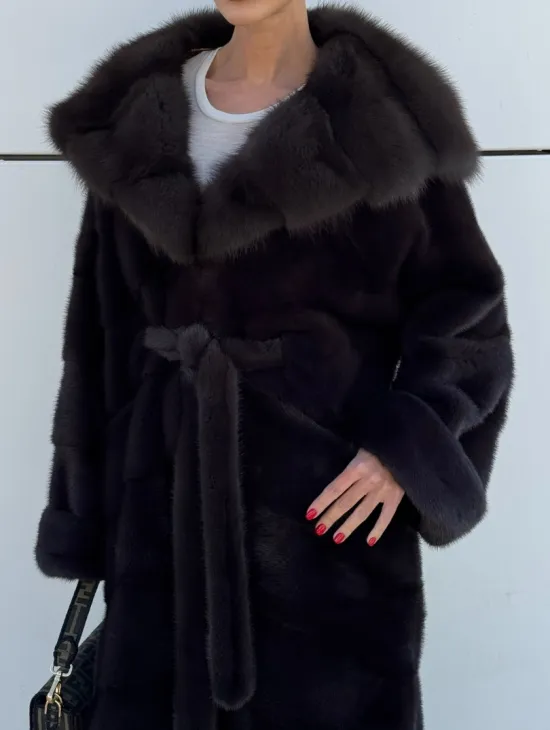 Шуба норковая с капюшоном из меха куница - цвет уголь - фото 2