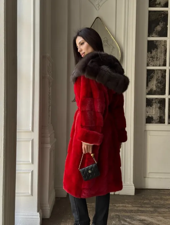 Красное меховое кимоно из аукционной норки с капюшоном куница - фото 10