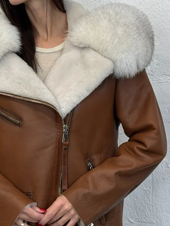 Дубленка - куртка женская из натуральной овчины с капюшоном из меха финского песца - фото 3