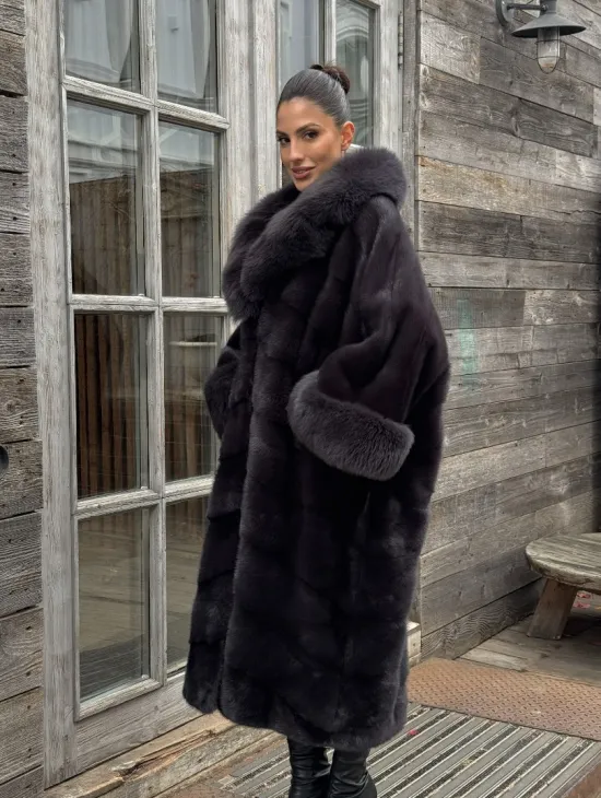 Женская норковая шуба в стиле «Бохо» с отделкой на воротнике и рукавах из меха песца - фото 11