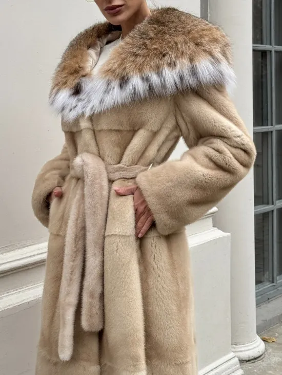 Классическая шуба из меха норки Champagne с капюшоном из рыси - фото 1