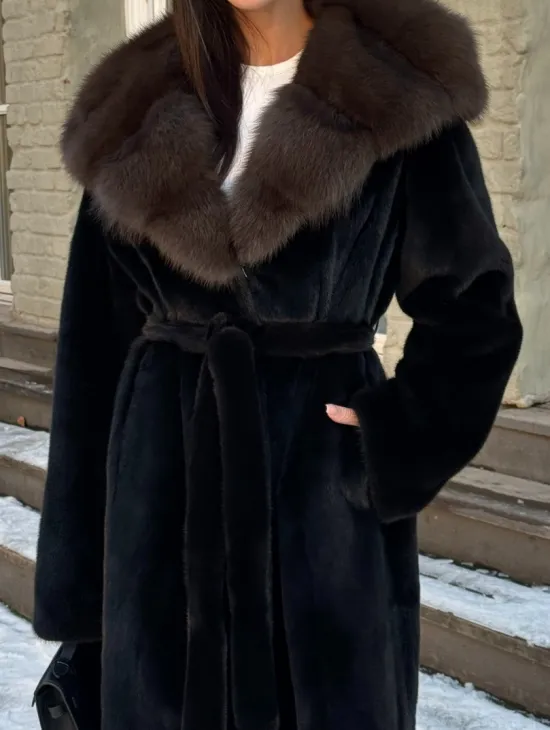 Черная шуба из плюшевой норки VELVET с капюшоном куница - фото 1