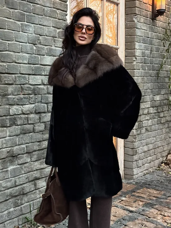 Норковая шуба Blackglama с капюшоном из меха куницы - фото 2
