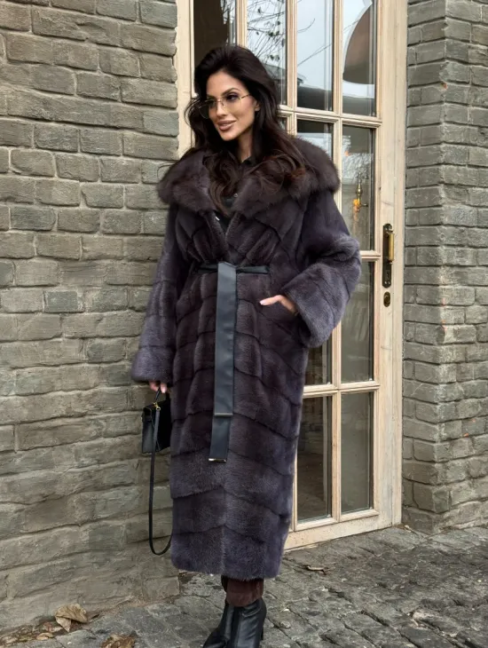 Удлиненная шуба из меха норки с капюшоном куница - фото 8