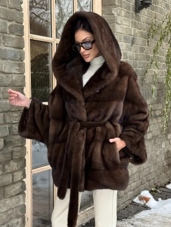 Полушубок из натурального меха норки Nafa mink в цвете соболь с капюшоном, фасон - летучая мышь - фото 5