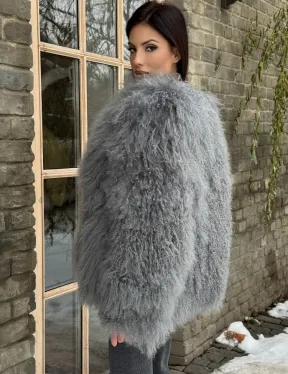 Шуба из меха ламы серого цвета - фото 4