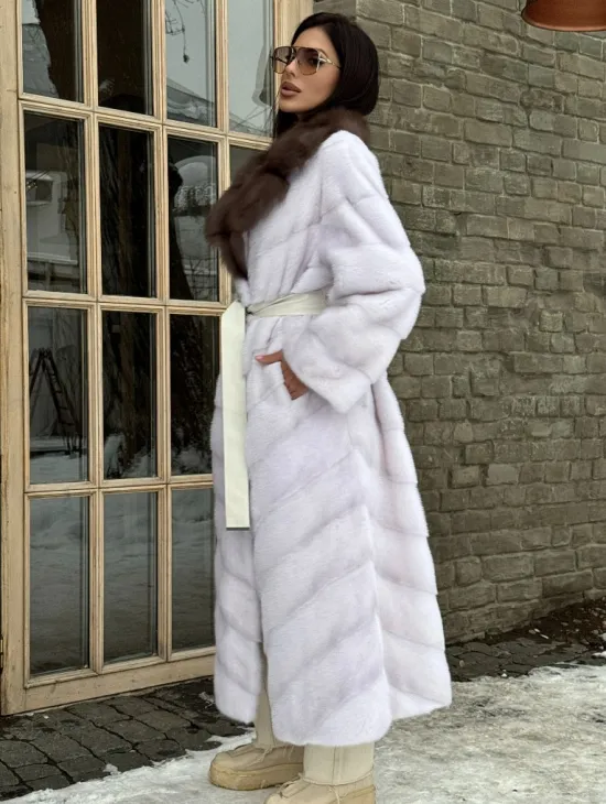 Длинная прямая норковая шуба с воротником из меха куницы цвет паломино - фото 3