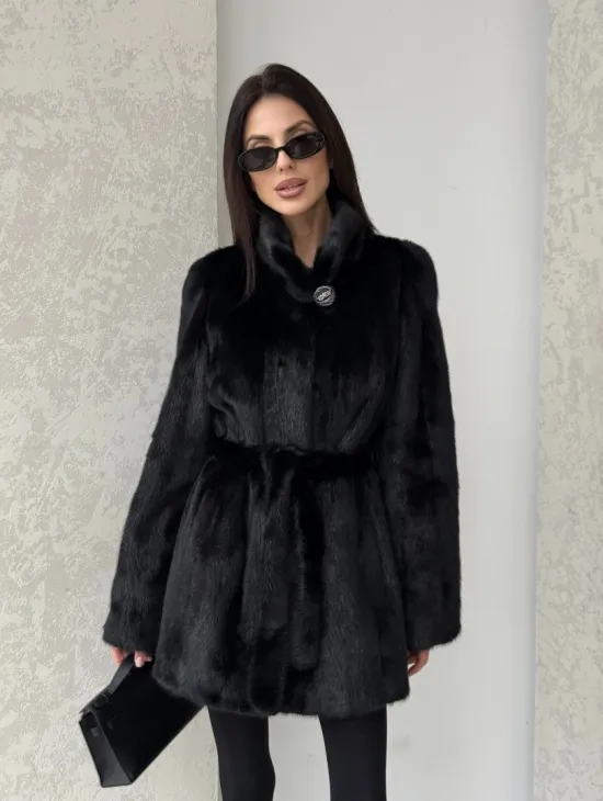 Норковый полушубок с воротником стойка и меховым поясом - фото 7