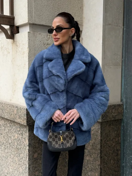 Короткая норковая шуба в цвете джинс с английским воротником - фото 11