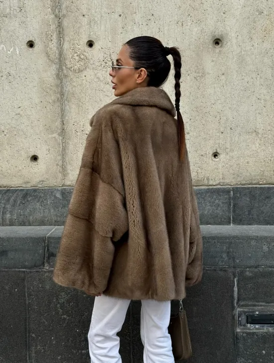 Норковый полушубок в пастельном оттенке - фото 11