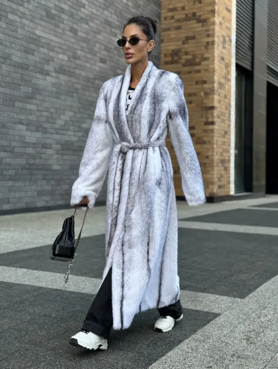 Длинная шуба из натурального импортного меха норки крестовки - фото 0