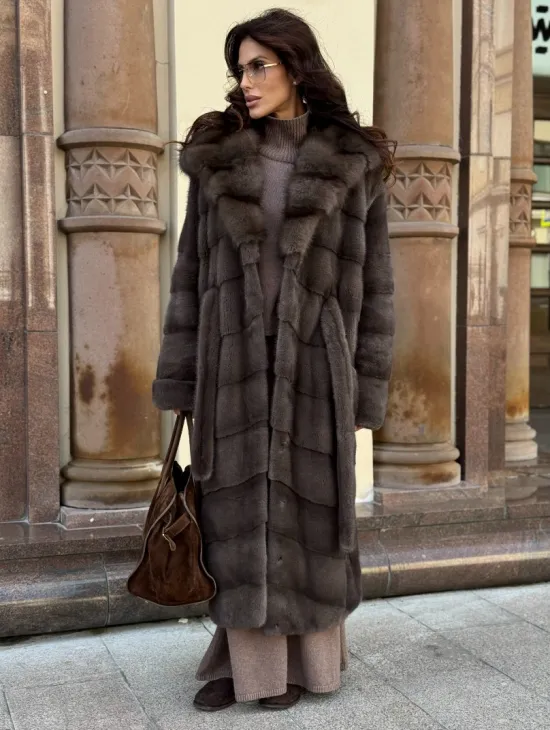 Шуба норковая в цвете мокко с капюшоном куница - фото 3