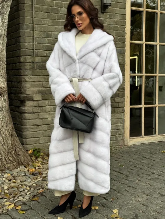 Белая норковая шуба с капюшоном - фото 3