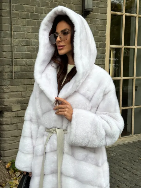 Белая норковая шуба с капюшоном - фото 2