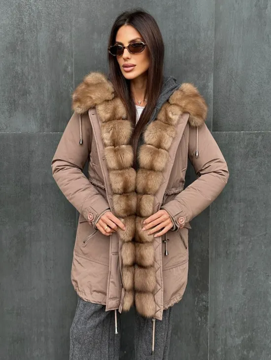 Женский пуховик с мехом куницы - фото 4