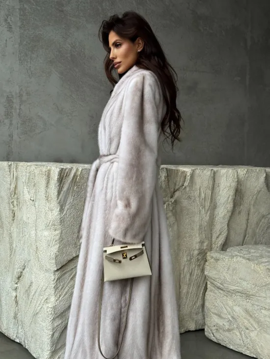 Светлая шуба из натуральной скандинавской норки - фото 10