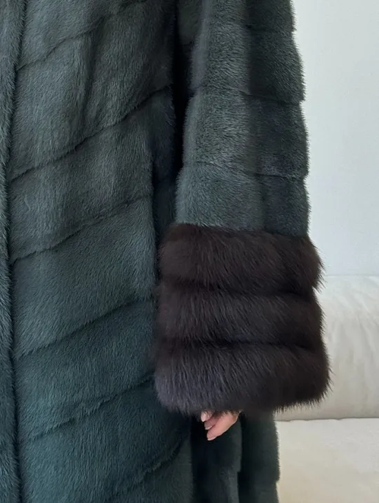 Норковая шуба с манжетами из куницы - цвет зеленый - фото 1