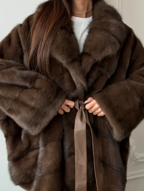 Коричневый полушубок с воротником куницы - летучая мышь - фото 4