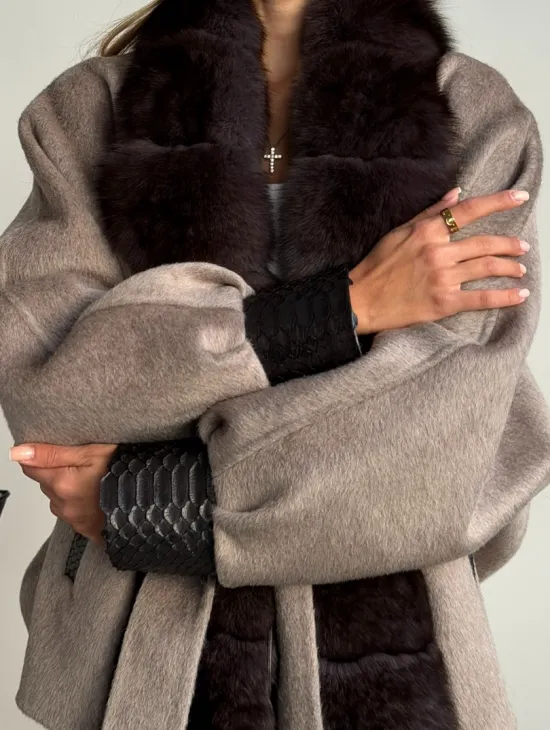 Пальто с мехом финского песца - фото 1