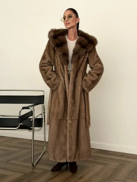Длинная норковая шуба с капюшоном куница - фото 6