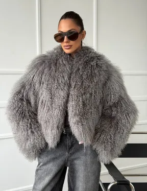 Серая шубка из меха ламы - фото 8