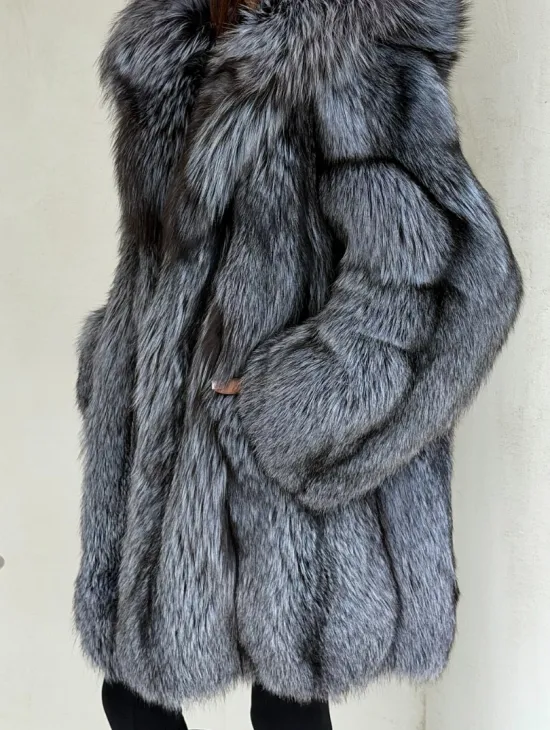 Шуба из натурального меха чернобурки с капюшоном - фото 2