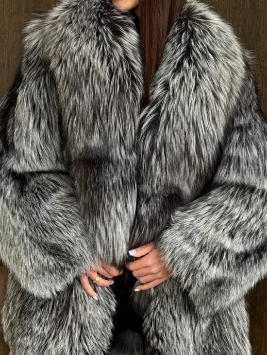Женская шуба из чернобурки - фото 1