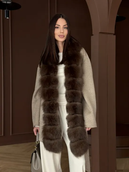 Пальто с отделкой из меха песца - фото 14
