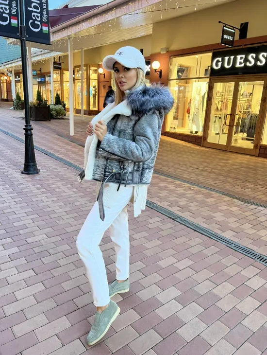 Авиатор из винтажной кожи с меховым капюшоном - фото 5