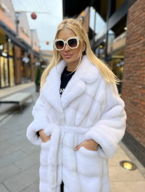 Удлиненная шуба из меха датской норки в цвете паломино - фото 0