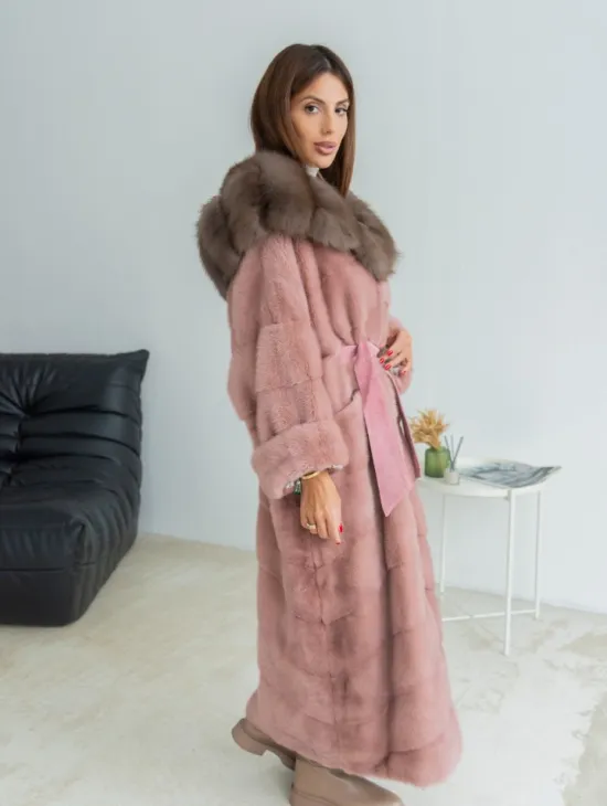 Удлиненная норковая шуба с капюшоном из меха куницы - цвет розовый фламинго - фото 4