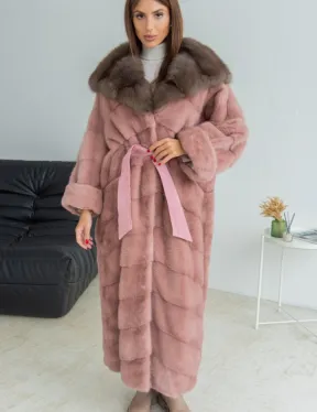 Удлиненная норковая шуба с капюшоном из меха куницы - цвет розовый фламинго - фото 2