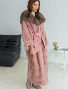 Удлиненная норковая шуба с капюшоном из меха куницы - цвет розовый фламинго - фото 3