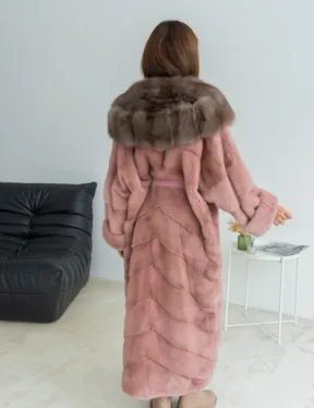 Удлиненная норковая шуба с капюшоном из меха куницы - цвет розовый фламинго - фото 5