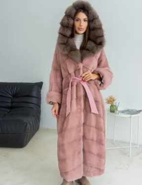 Удлиненная норковая шуба с капюшоном из меха куницы - цвет розовый фламинго - фото 0