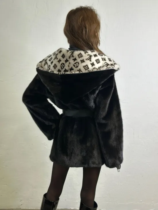 Черная норковая шуба, капюшон с принтом Louis Vuitton - фото 3